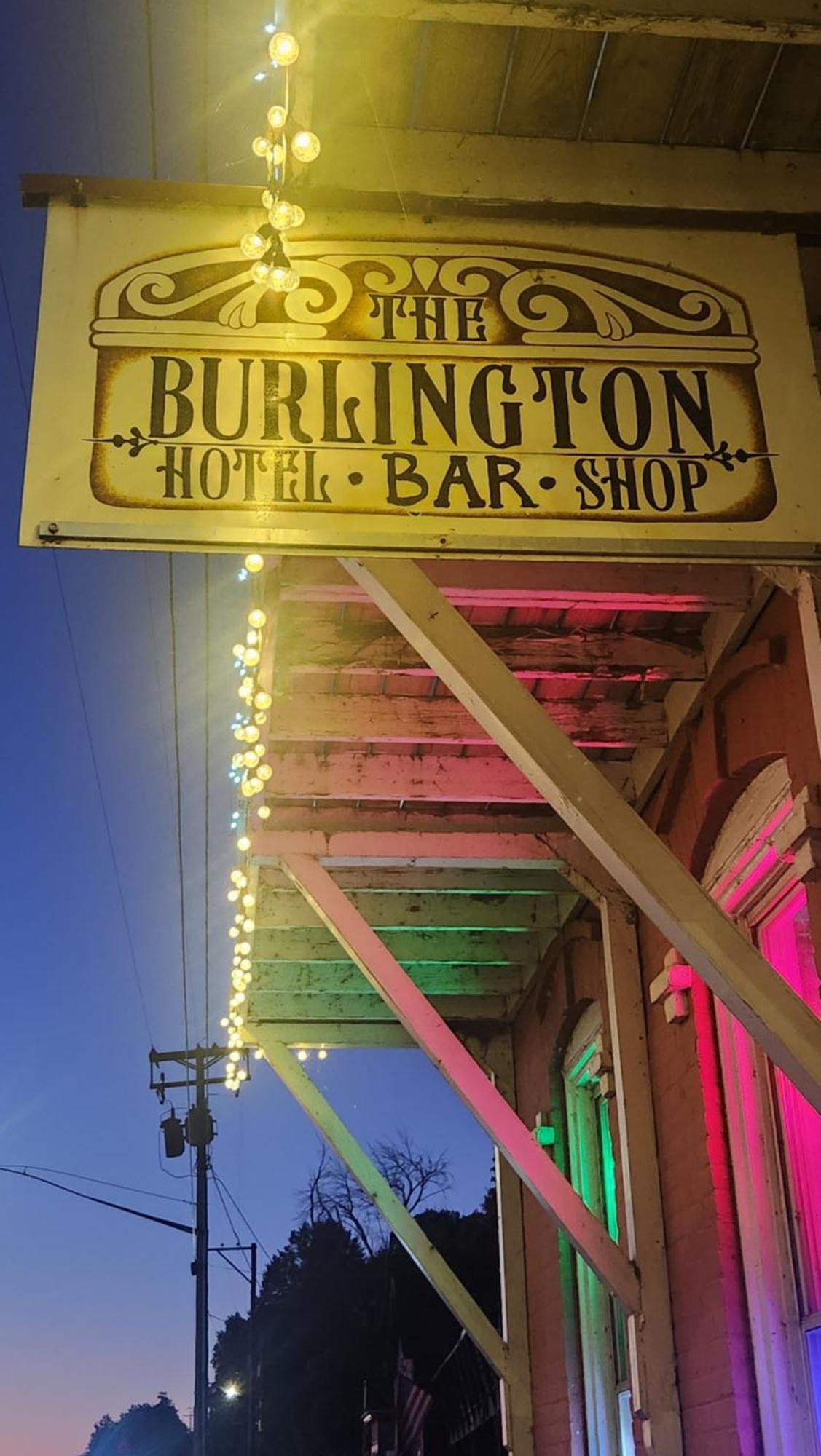 The Burlington Hotel & Bar - Alma Wi Bagian luar foto